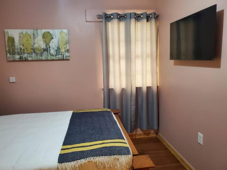 Upstairs 2 Bedroom Avalon Regia Apartment Джорджтаун Екстериор снимка