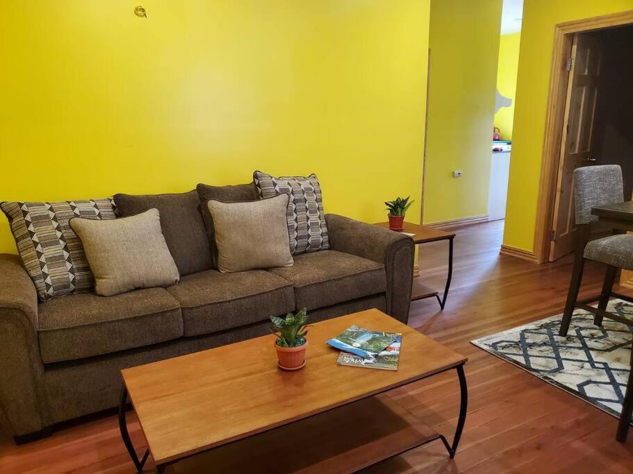 Upstairs 2 Bedroom Avalon Regia Apartment Джорджтаун Екстериор снимка