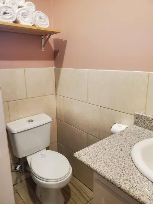 Upstairs 2 Bedroom Avalon Regia Apartment Джорджтаун Екстериор снимка